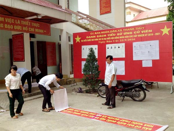 Chuẩn bị cho công tác bầu cử ở xã Thanh Thủy, huyện Vị Xuyên. Ảnh CTV